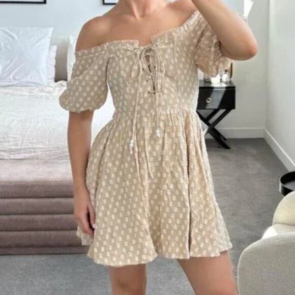 House of Harlow x Revolve Beige Polka Dot Off the Shoulder Mini Dress Sz Medium - Picture 1 of 10